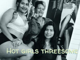 Hot_girls_threesome