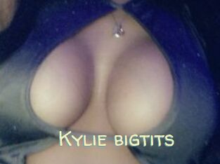 Kylie_bigtits