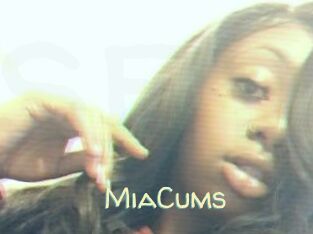 MiaCums
