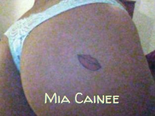 Mia_Cainee
