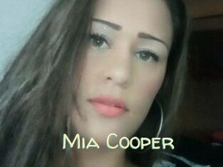 Mia_Cooper