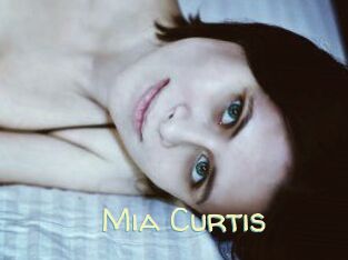 Mia_Curtis