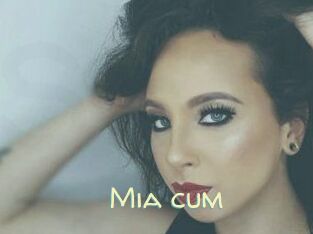 Mia_cum