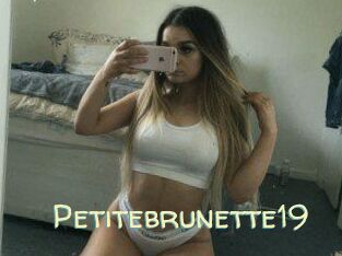 Petitebrunette19